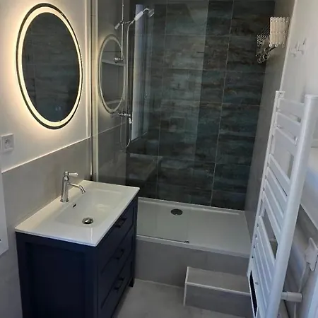 Apartment Rare A La Location, Pieds Dans L' Eau, Pleine Vue Mer, Wifi ... *